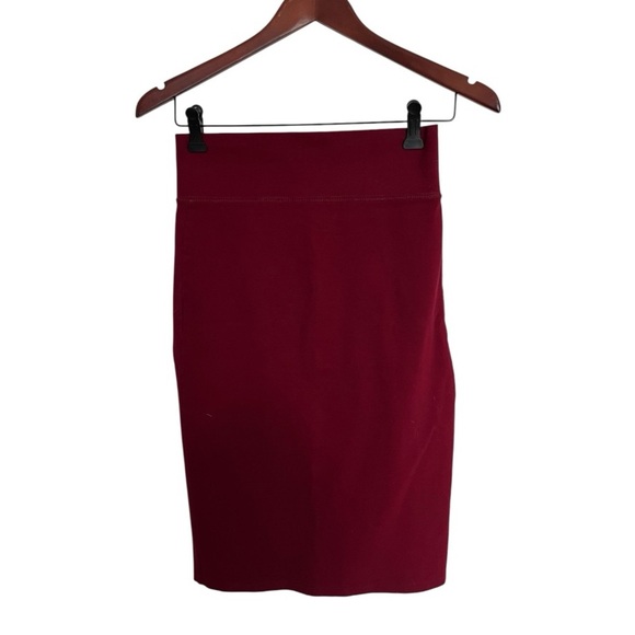 Suzy Shier Elegant Red Pencil Skirt size small - Picture 1 of 4